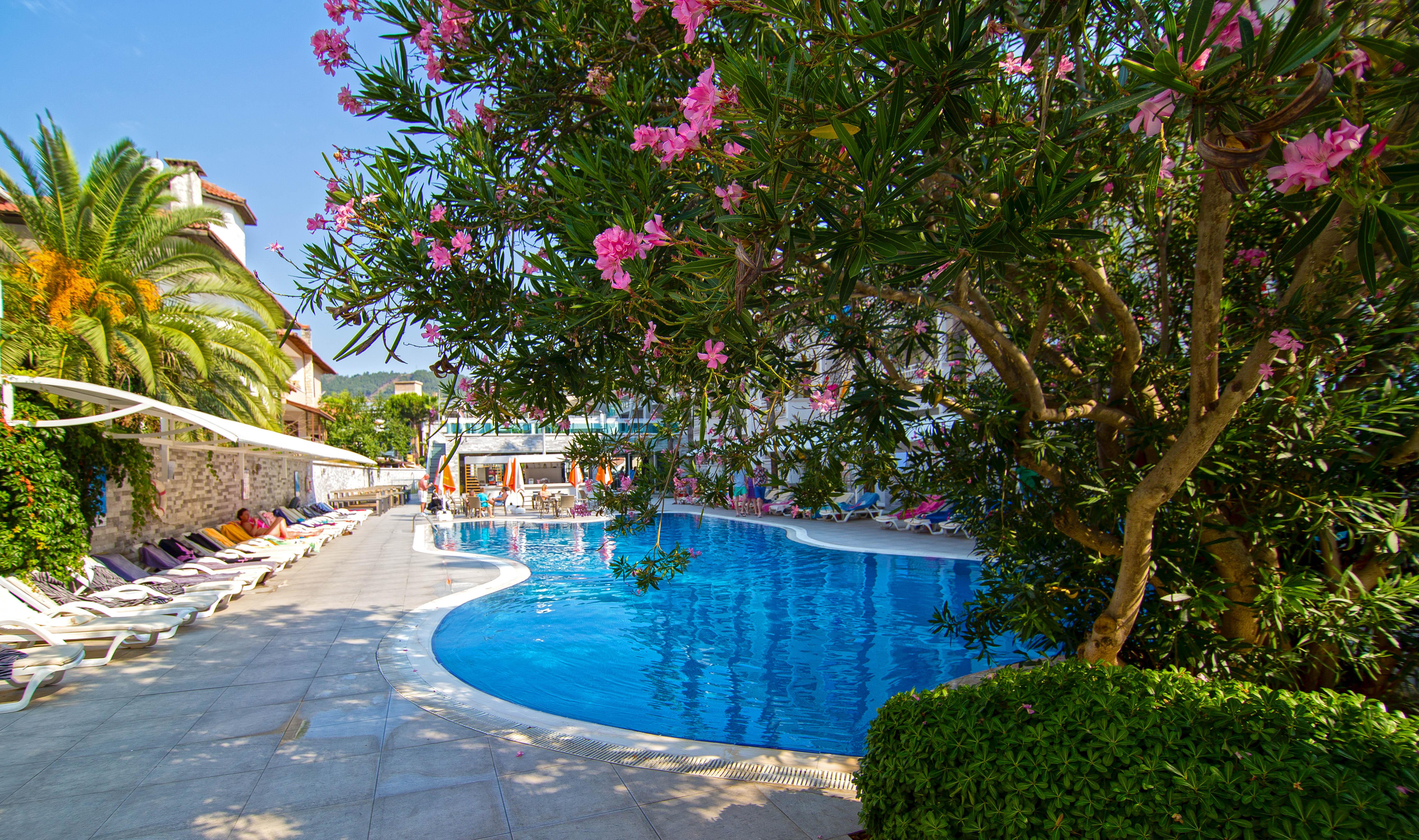 Mirage World Hotel İçmeler Ngoại thất bức ảnh