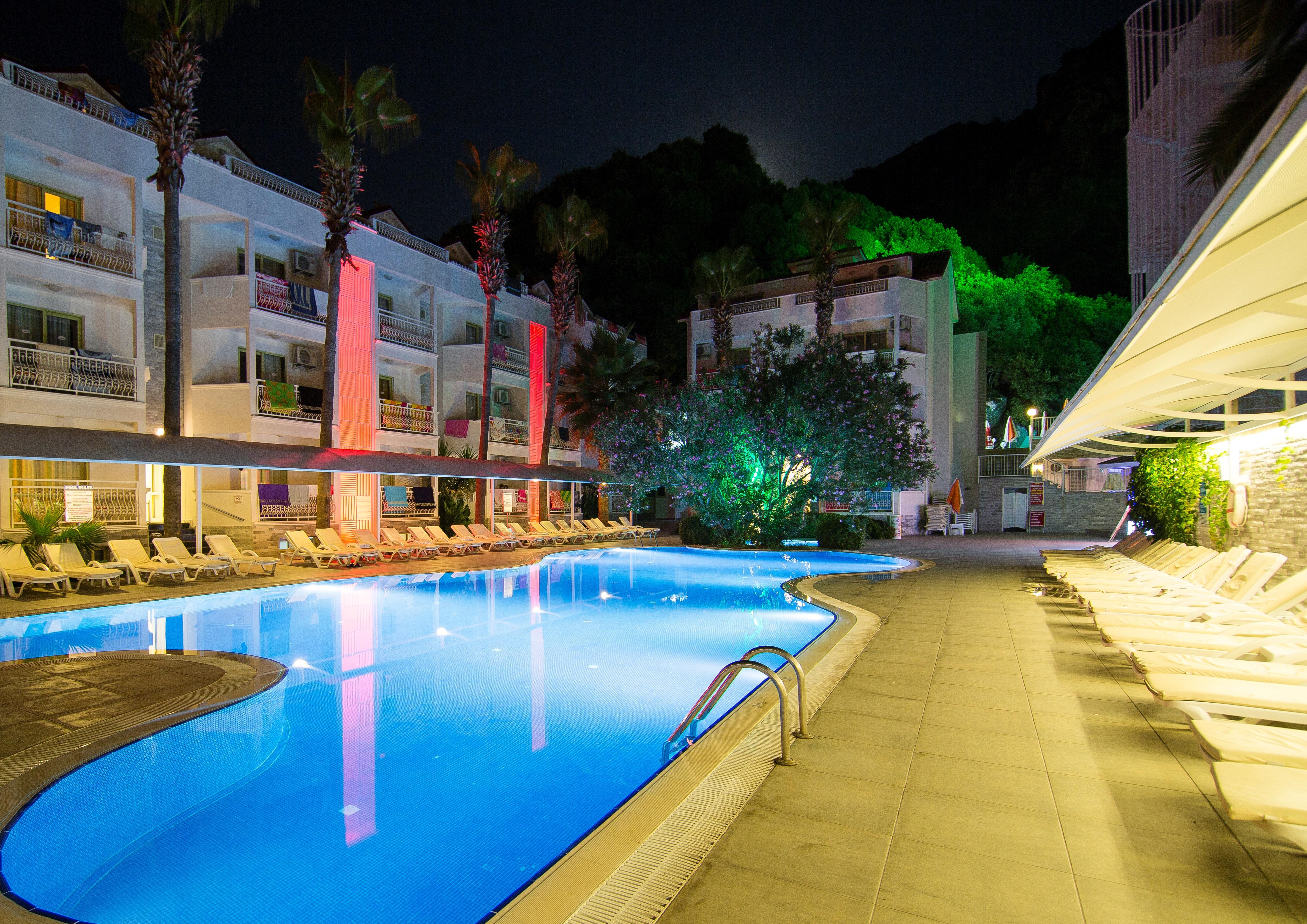 Mirage World Hotel İçmeler Ngoại thất bức ảnh