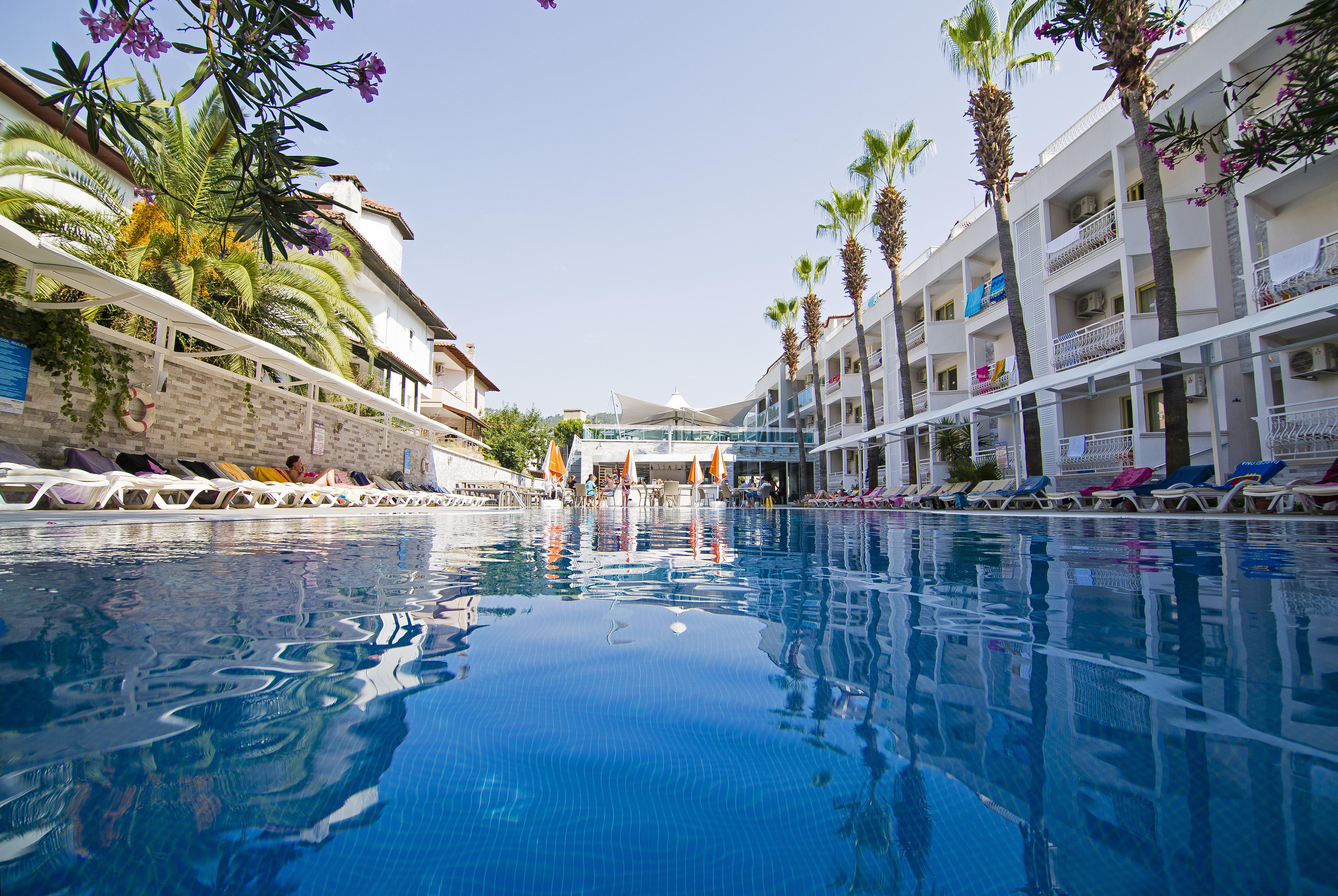 Mirage World Hotel İçmeler Ngoại thất bức ảnh