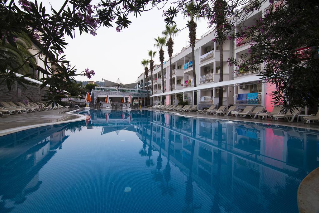 Mirage World Hotel İçmeler Ngoại thất bức ảnh